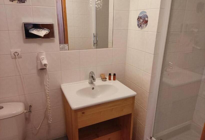 غرفة قياسية رباعية, Epicéa Lodge Hôtel