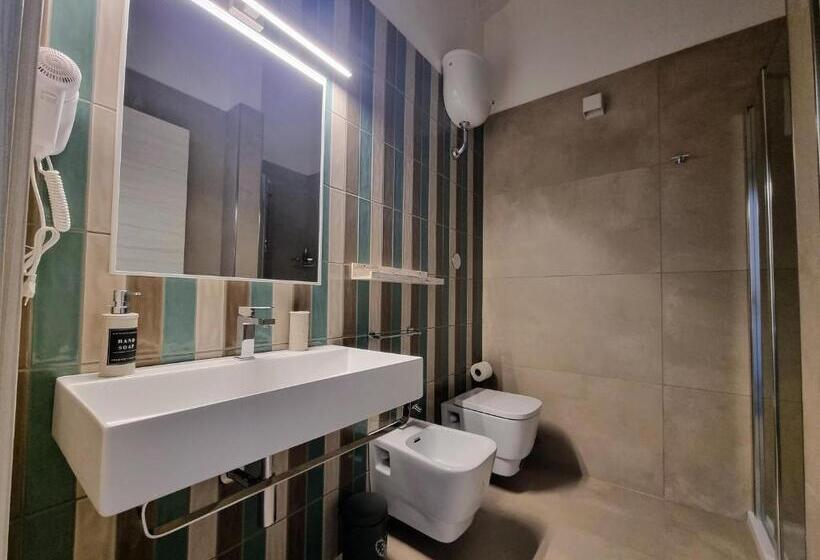 חדר קלאסי לארבעה, Ro Agrimaison