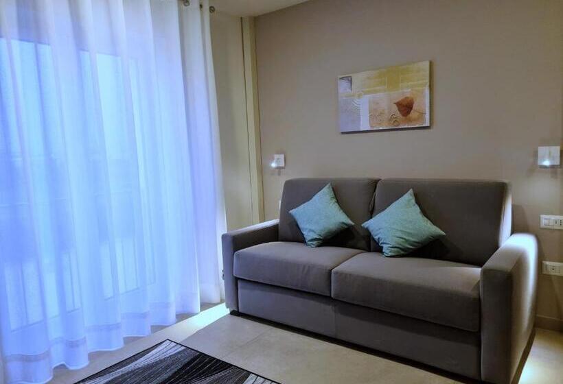 חדר קלאסי לארבעה, Ro Agrimaison