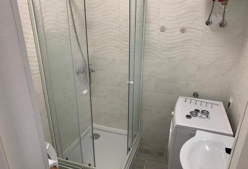 استودیوی استاندارد, Apartment Old Town Izola
