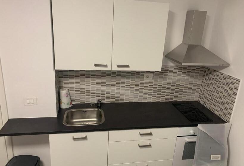 استودیوی استاندارد, Apartment Old Town Izola