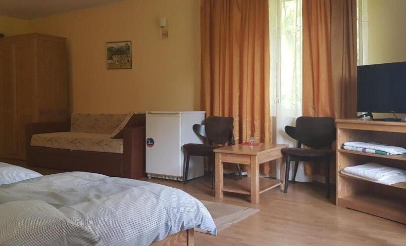 غرفة قياسية ثلاثية, Pensiunea Limpedea