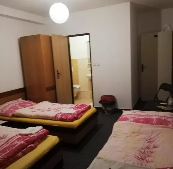 اتاق کلاسیک سه تخته, Abc Hotel Nitra