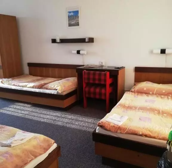 اتاق استاندارد سه تخته با سرویس بهداشتی مشترک, Abc Hotel Nitra