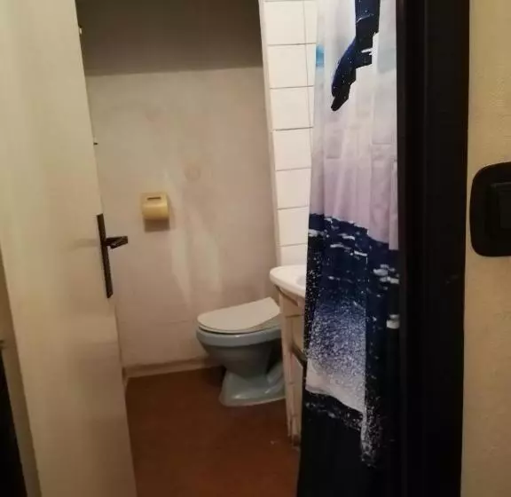 اتاق استاندارد سه تخته با سرویس بهداشتی مشترک, Abc Hotel Nitra