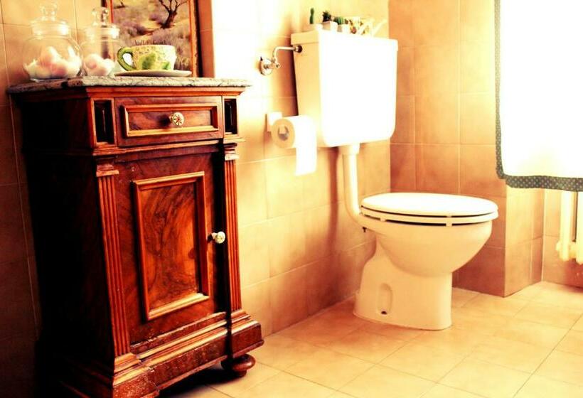 اتاق استاندارد با سرویس بهداشتی مشترک, B&b Cascina Santa Gavi