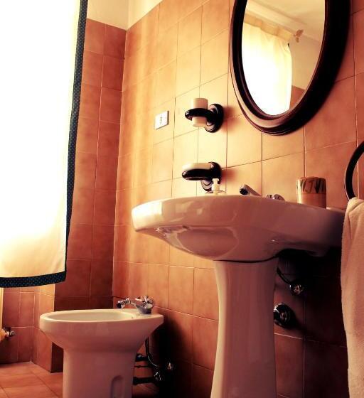 اتاق استاندارد با سرویس بهداشتی مشترک, B&b Cascina Santa Gavi