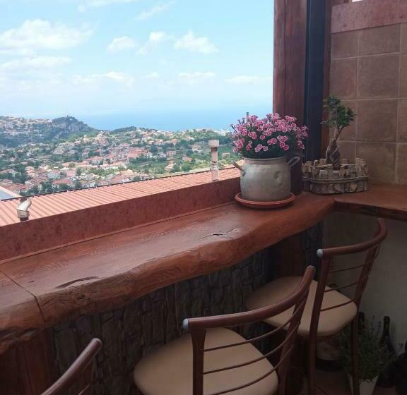 חדר לארבעה סטנדרטי עם מרפסת, Valle Degli Dei