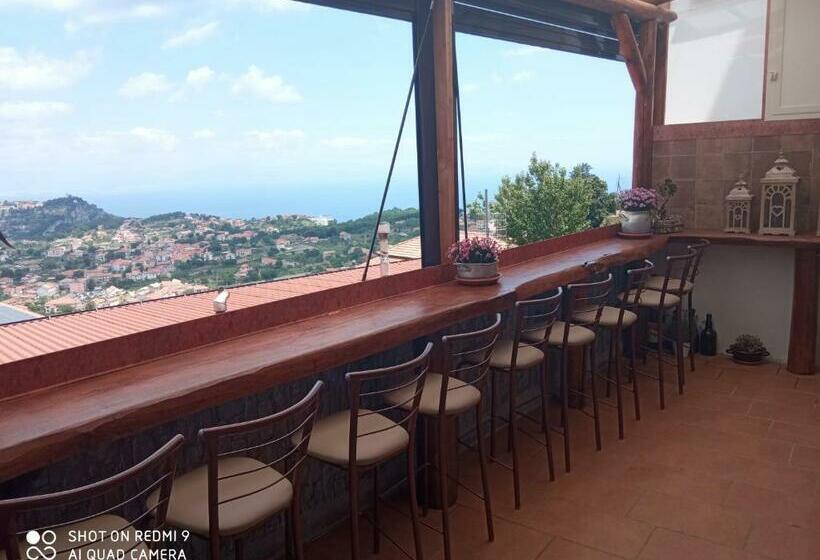 חדר לארבעה סטנדרטי עם מרפסת, Valle Degli Dei