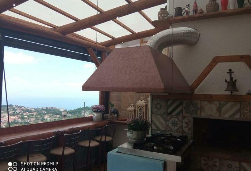 חדר לארבעה סטנדרטי עם מרפסת, Valle Degli Dei