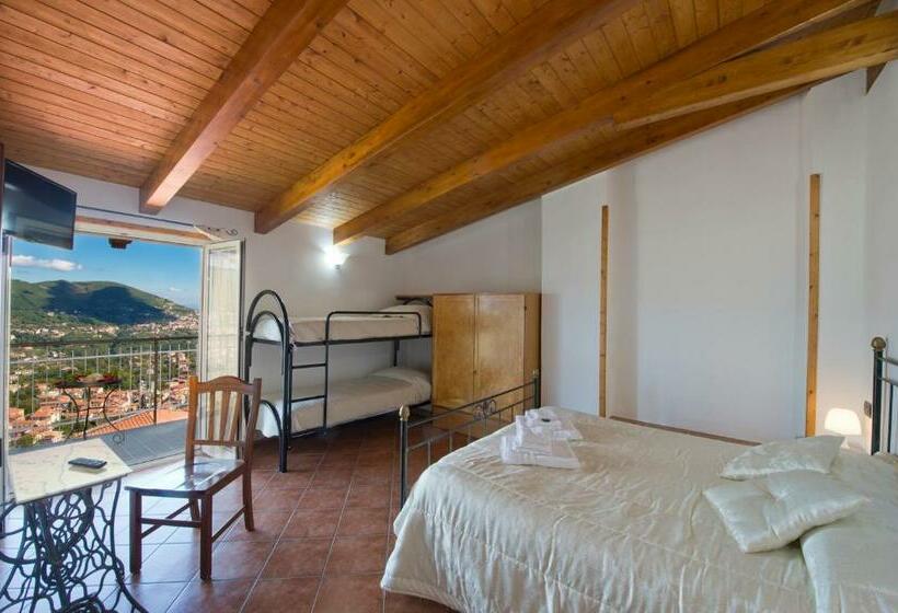 חדר לארבעה סטנדרטי עם מרפסת, Valle Degli Dei