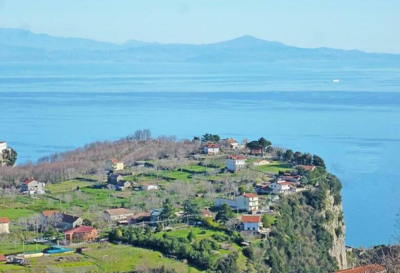 חדר לארבעה סטנדרטי עם מרפסת, Valle Degli Dei