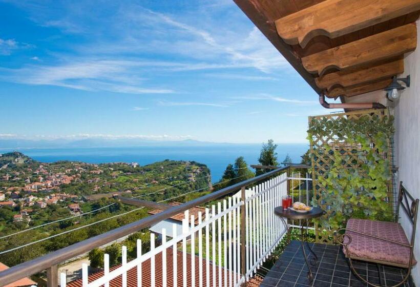 חדר לארבעה סטנדרטי עם מרפסת, Valle Degli Dei