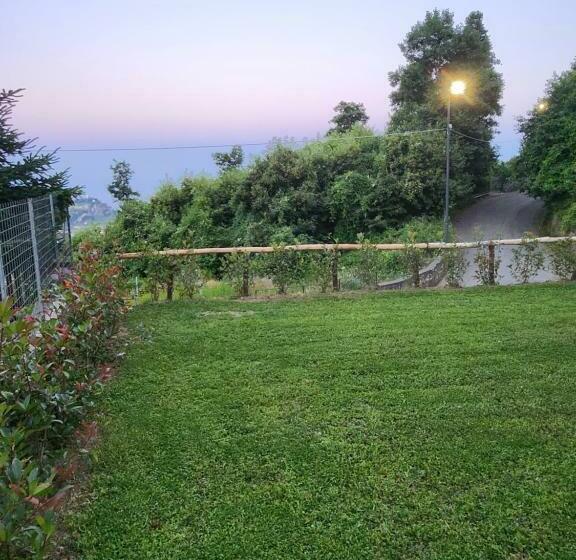 חדר לארבעה סטנדרטי עם מרפסת, Valle Degli Dei