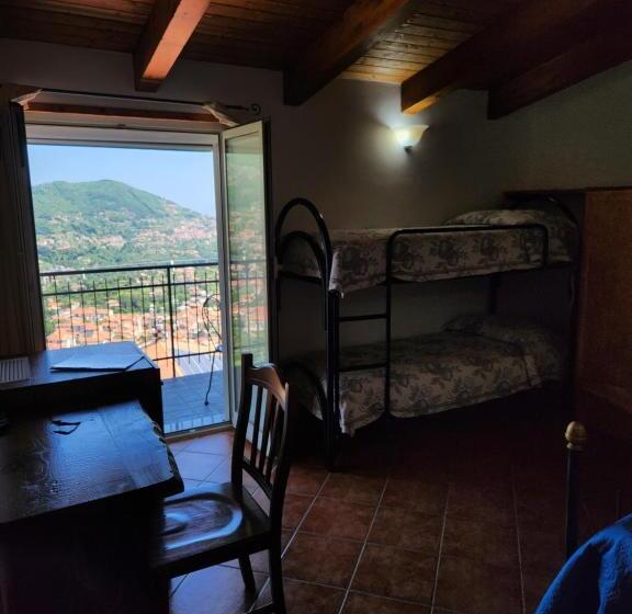 חדר לארבעה סטנדרטי עם מרפסת, Valle Degli Dei