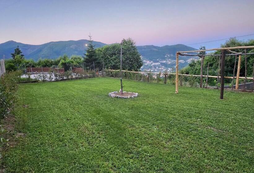 חדר לארבעה סטנדרטי עם מרפסת, Valle Degli Dei