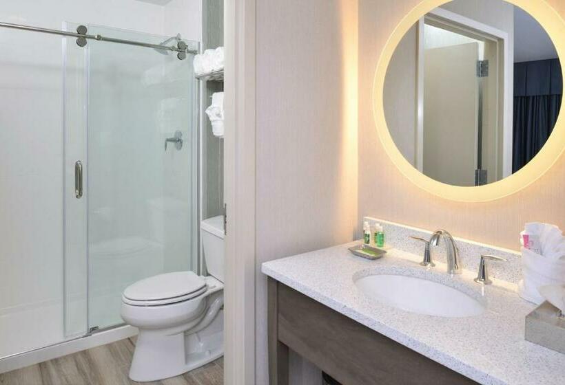 غرفة ديلوكس مزودة بشرفة, Anchored Inn At Hidden Harbor