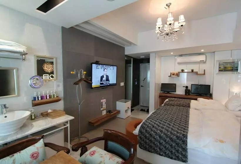 スイート, February Hotel Apsan