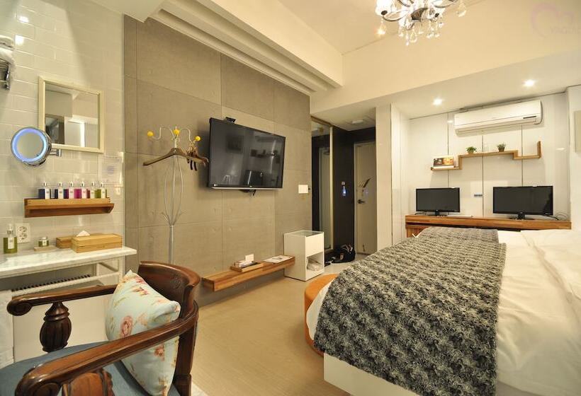 Люкс, February Hotel Apsan