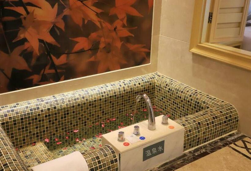 Deluxe Room Mountain View, Four Points By Sheraton Heyuan Resort