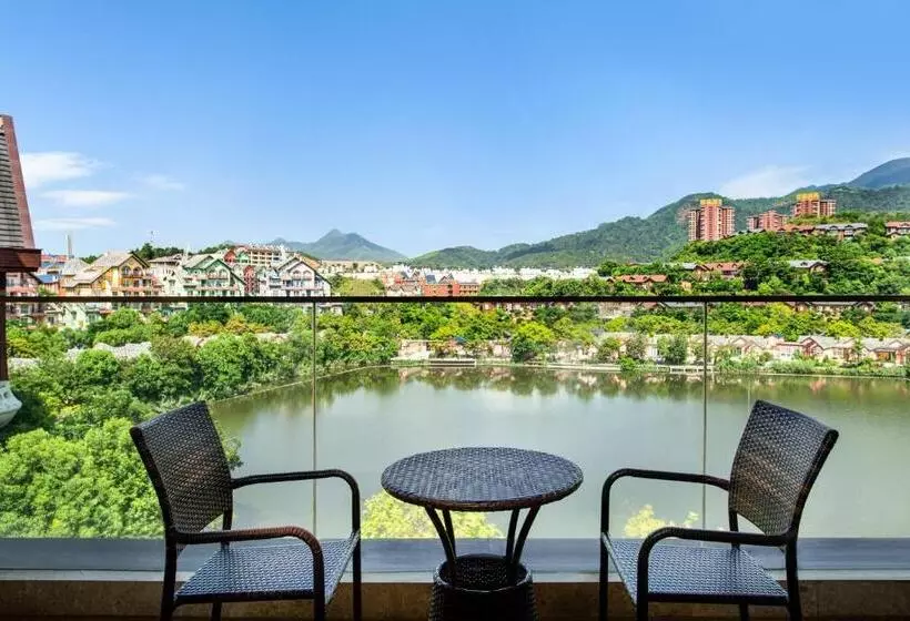 レイクビューデラックスルーム, Four Points By Sheraton Heyuan Resort