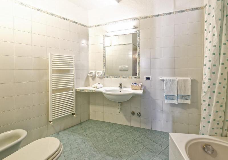 프리미엄 스위트, Four Points By Sheraton Surabaya, Tunjungan Plaza