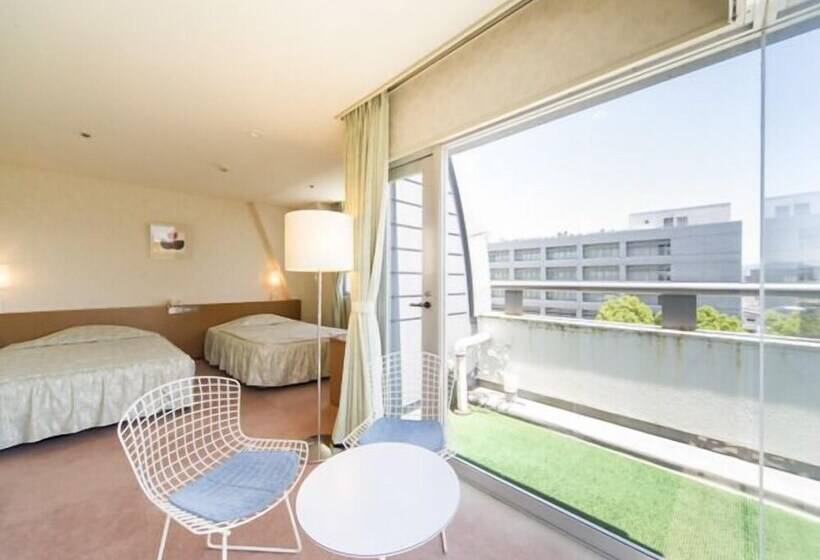 Люкс с Балконом, Hiroshima Sunplaza