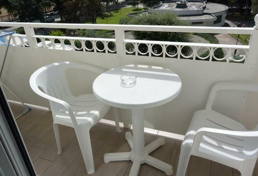 海景标准间露台, Miramare