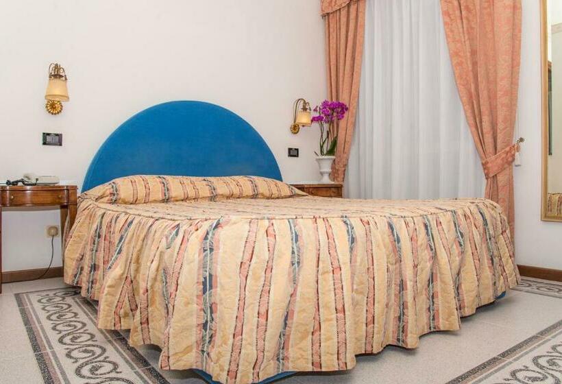 Quarto Estandar com Terraço, Miramare