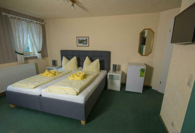 חדר סטנדרט לשלושה, Pension Immergrün