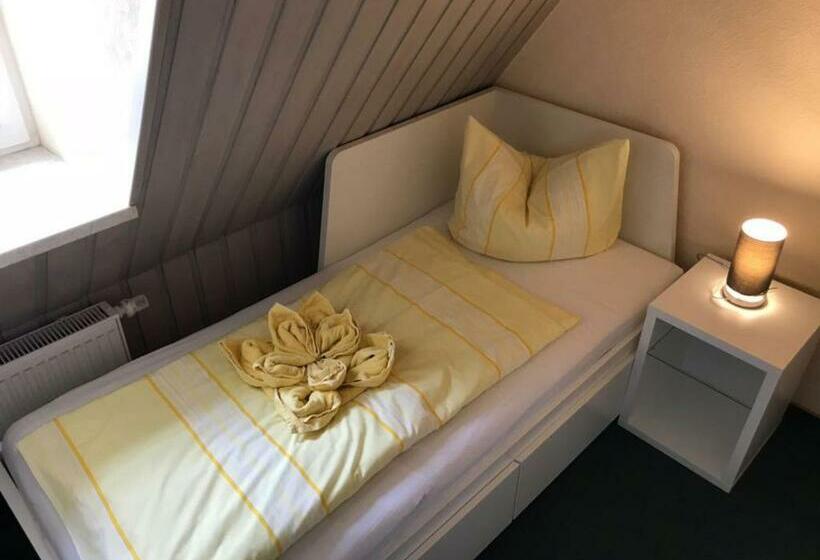 חדר סטנדרט לשלושה, Pension Immergrün