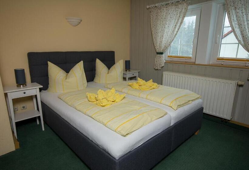 חדר משפחתי, Pension Immergrün