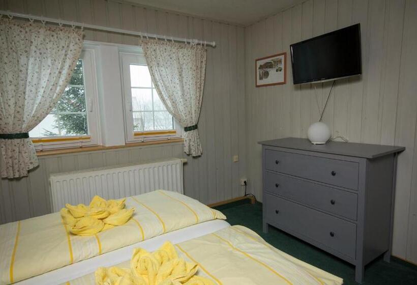 חדר משפחתי, Pension Immergrün