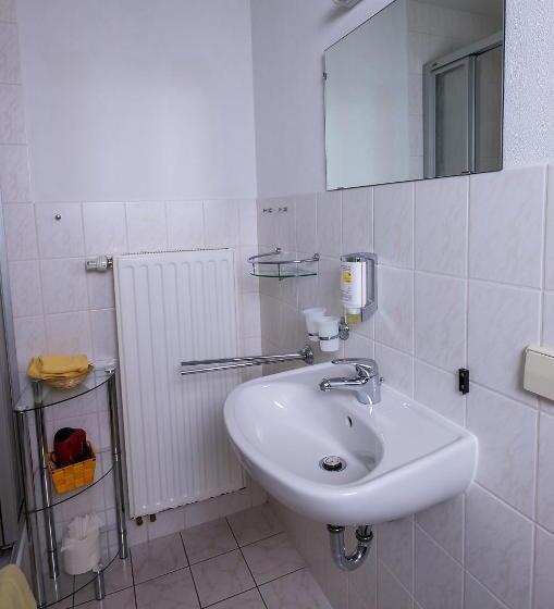 דירת חדר, Pension Immergrün