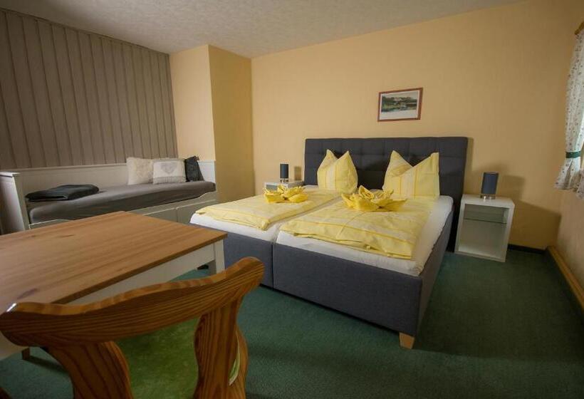 חדר סטנדרט לשלושה, Pension Immergrün