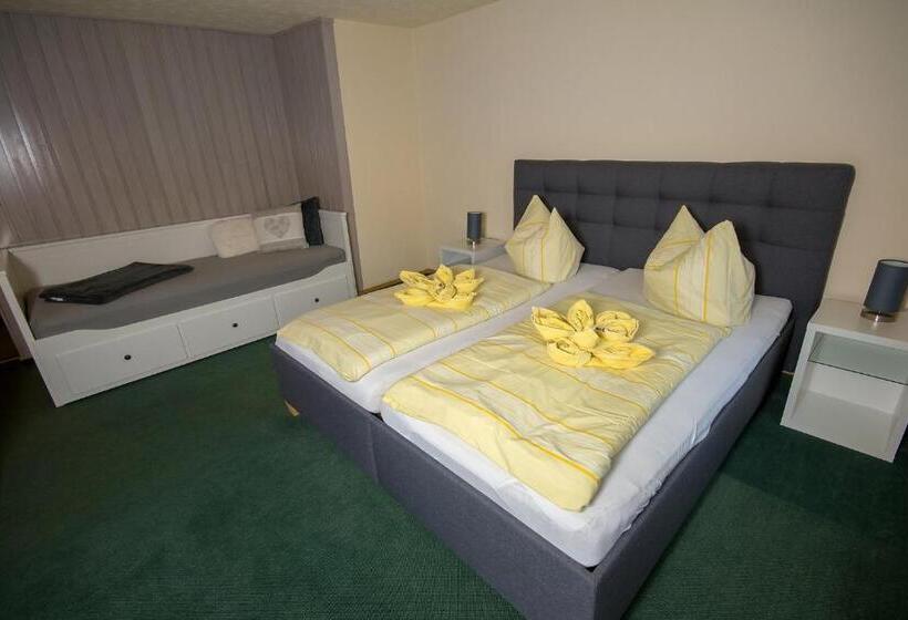 חדר סטנדרט לשלושה, Pension Immergrün