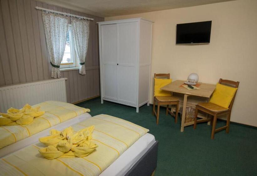 חדר סטנדרט לשלושה, Pension Immergrün