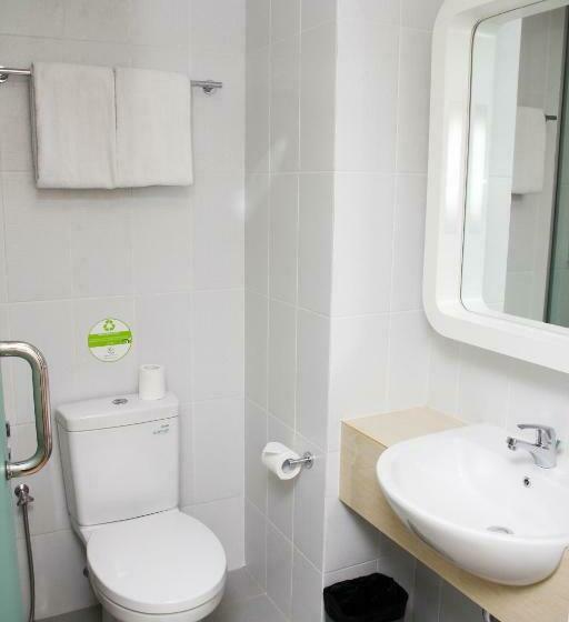 غرفة قياسية مزوَّدة بشُرفة, Zest Legian By Swiss Belhotel International