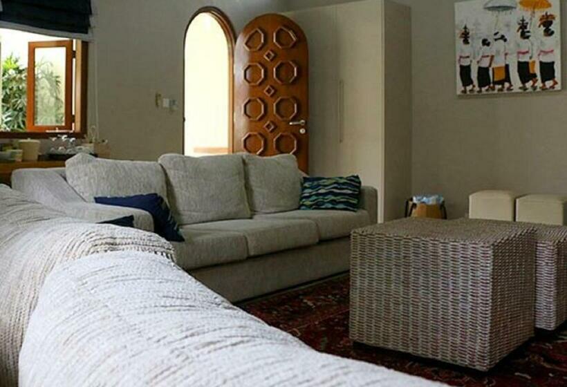 Deluxe Suite King Bed, Villa Costa Plenty