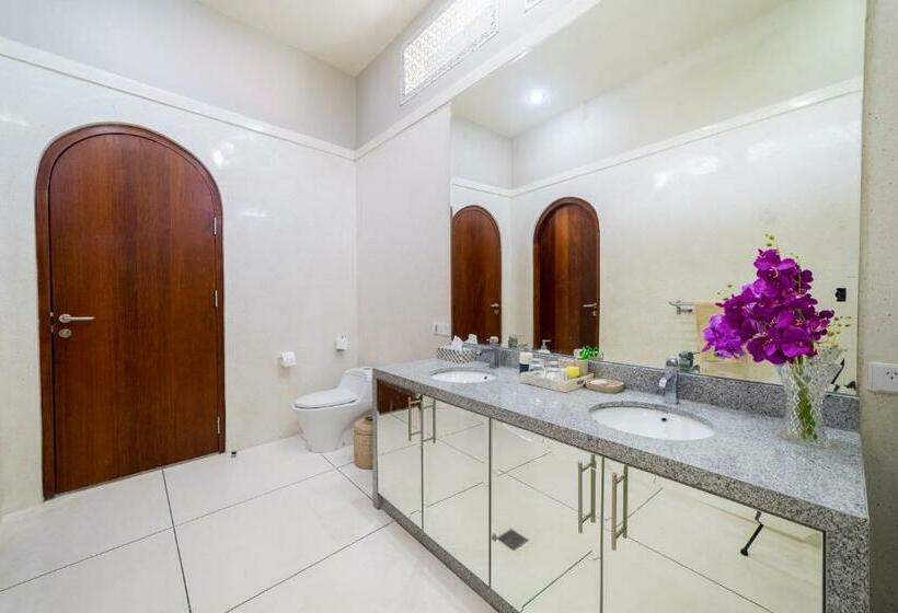 Deluxe Suite King Bed, Villa Costa Plenty