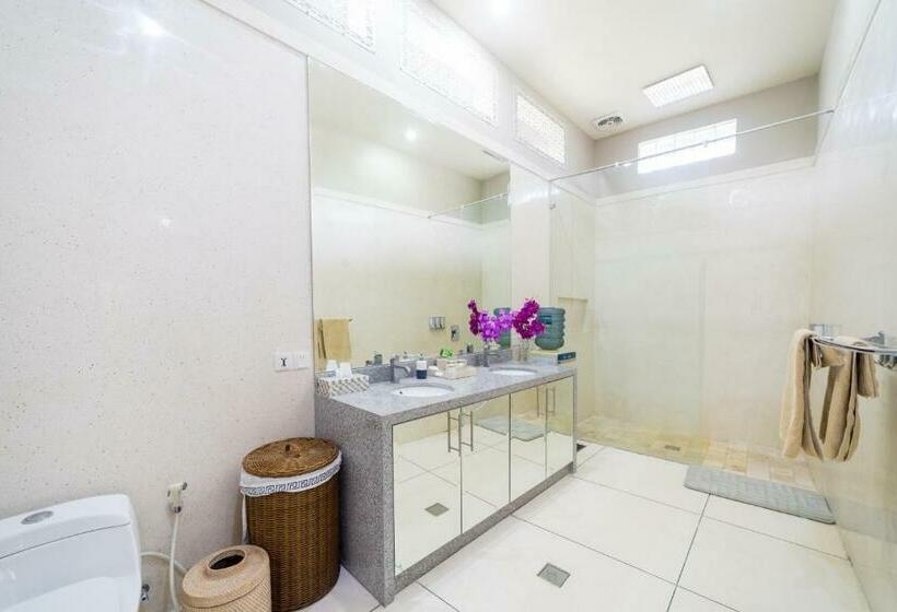 Deluxe Suite King Bed, Villa Costa Plenty