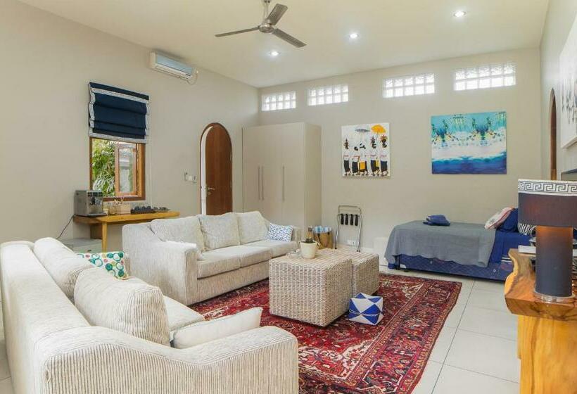 Deluxe Suite King Bed, Villa Costa Plenty