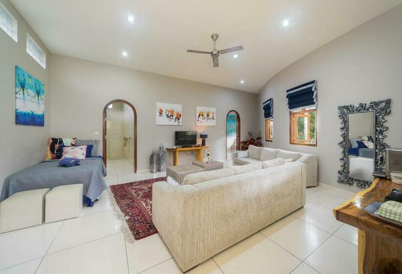 Deluxe Suite King Bed, Villa Costa Plenty