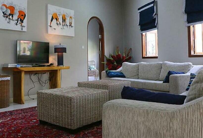 Deluxe Suite King Bed, Villa Costa Plenty