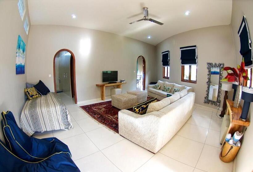 Deluxe Suite King Bed, Villa Costa Plenty