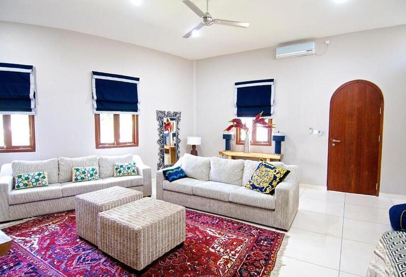 Deluxe Suite King Bed, Villa Costa Plenty