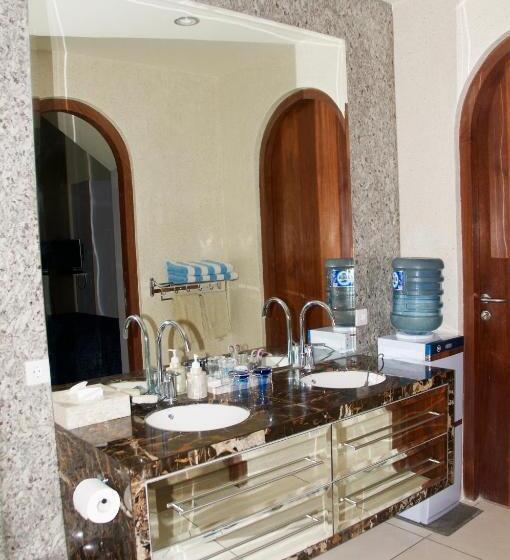 Delüks Stüdyo, Villa Costa Plenty