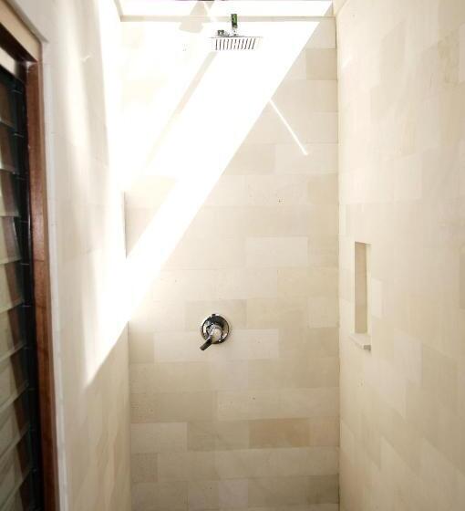 Delüks Stüdyo, Villa Costa Plenty