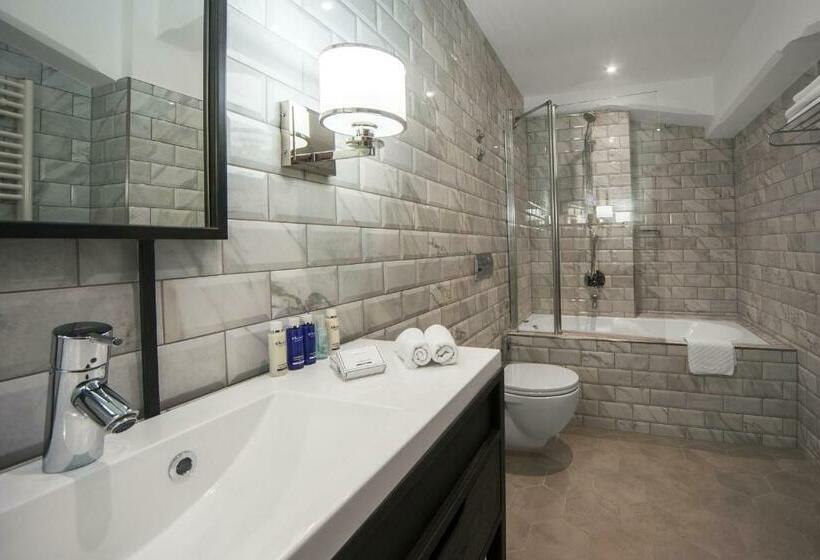 سوییت لوکس, Brown Beach House & Spa