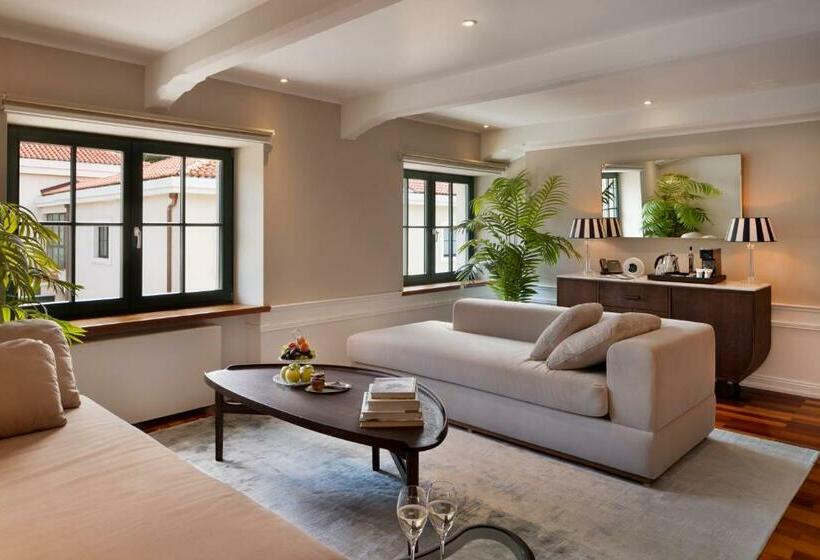 سوییت خانوادگی, Brown Beach House & Spa